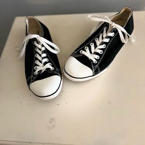 CONVERSE black low ride Tennies. All STAR  sz 8 womens. Size 6 mens. Unisex